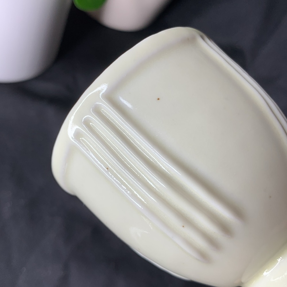 Vintage Art deco 1930โs Hankscraft cream colored double egg cups - Picture 7 of 10